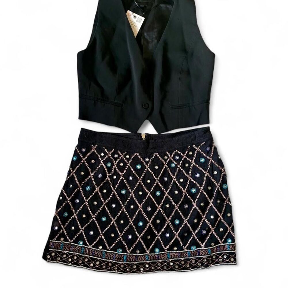 Guess Women's Black and Navy Skirt